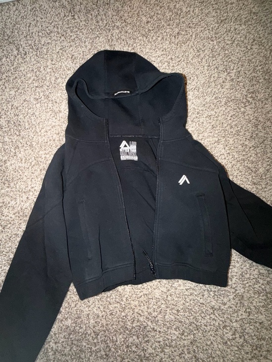Alphalete Jackets & Blazers - Alphalete black cropped zip up